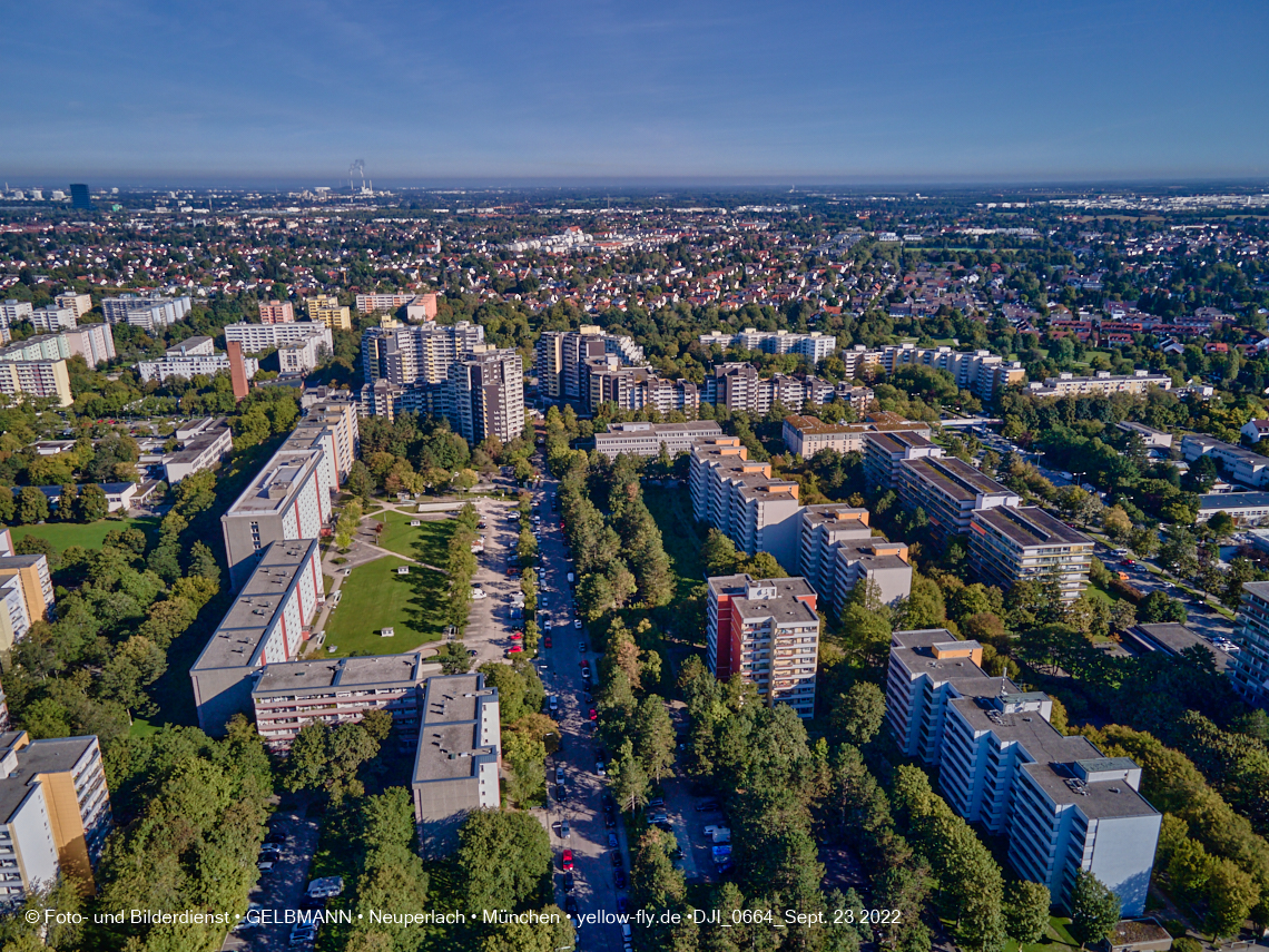 23.09.2022 - Karl-Marx-Ring 53-53c und Studentenwohnheim und Marx-Zentrum in Neuperlach